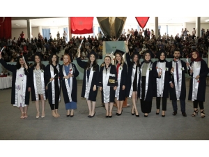Erü Sağlık Bilimleri Fakültesi Yeni Mezunlarını Verdi