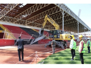 Van Atatürk Şehir Stadında Yıkım Çalışmaları Başladı