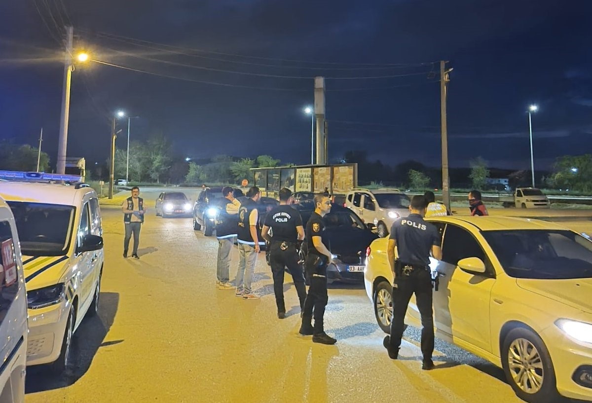 afyonkarahisar-polisinden-asayis-ve-trafik-denetimi
