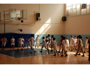 Bitlis’te 6 Bin 500 Öğrencilik Yaz Spor Okulları Açıldı