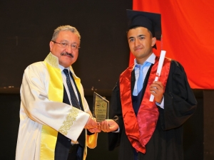 Erü Uygulamalı Bilimler Yüksekokulu İlk Mezunlarını Verdi