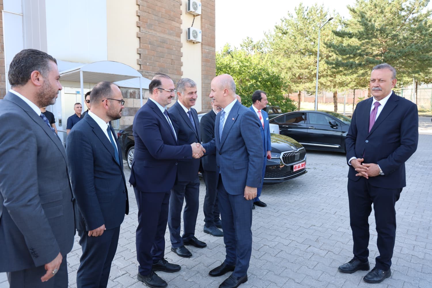 yok-baskani-ozvar-bolge-universiteleri-rektorleriyle-ahlat-ta-bir-araya-geldi