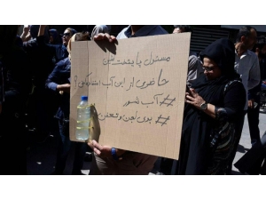 İran’da Susuzluk Halkı Sokağa Döktü