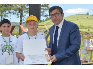 Çocuk Arılara Sertifikaları Takdim Edildi