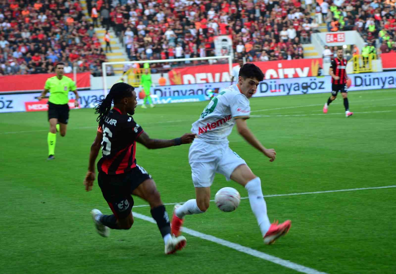 trendyol-super-lig-corumfk-0-corendon-alanyaspor-0-mac-devam-ediyor