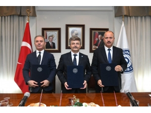 Ege Üniversitesi Öğrencileri İle Meb Öğrencilerini Buluşturan Proje
