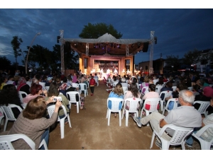 “Asalet Kumkuması” Oyunu Cebeci Sahilinde Sahnelendi