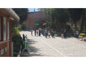 Yks Sınavı Boyunca Şeyh Edebali Türbesi Doldu Taştı