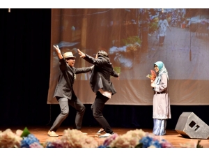 Uluslararası Öğrencilerden Coşkulu Türkçe Şöleni