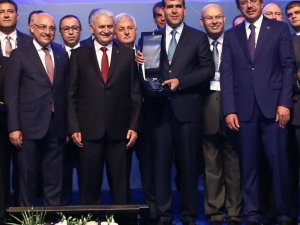 Başbakan Binali Yıldırım’dan İhracat Şampiyonu Altunkaya’ya Ödül