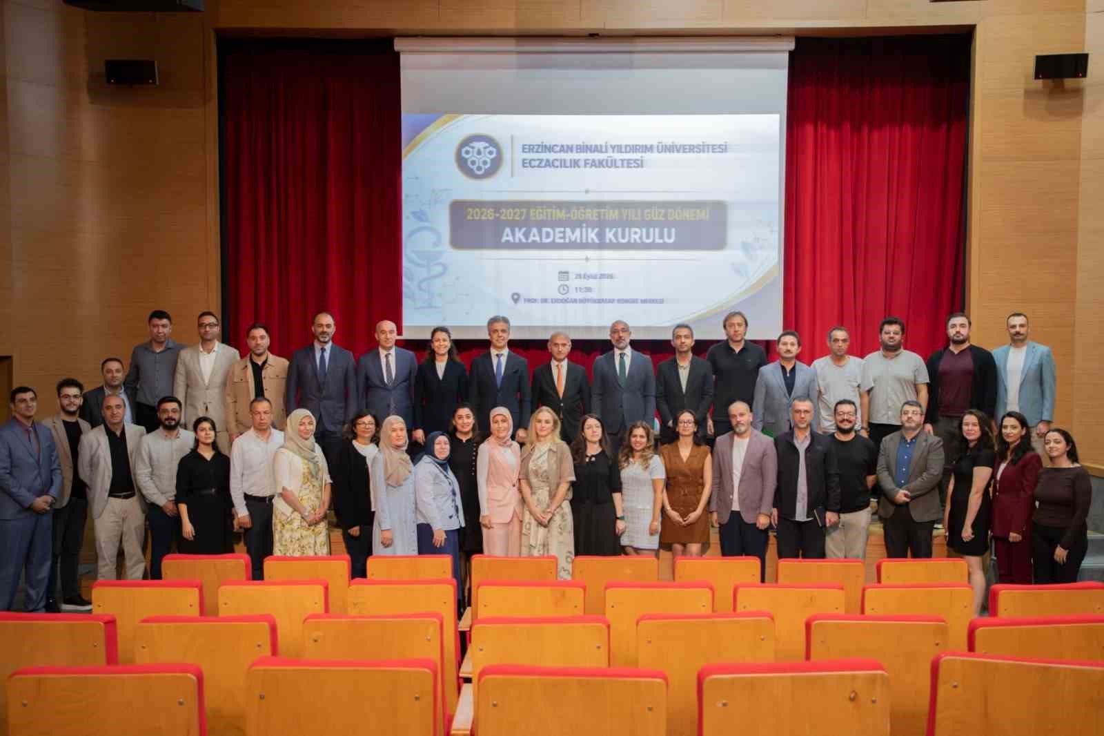eczacilik-fakultesinde-akademik-kurul-toplantisi-yapildi