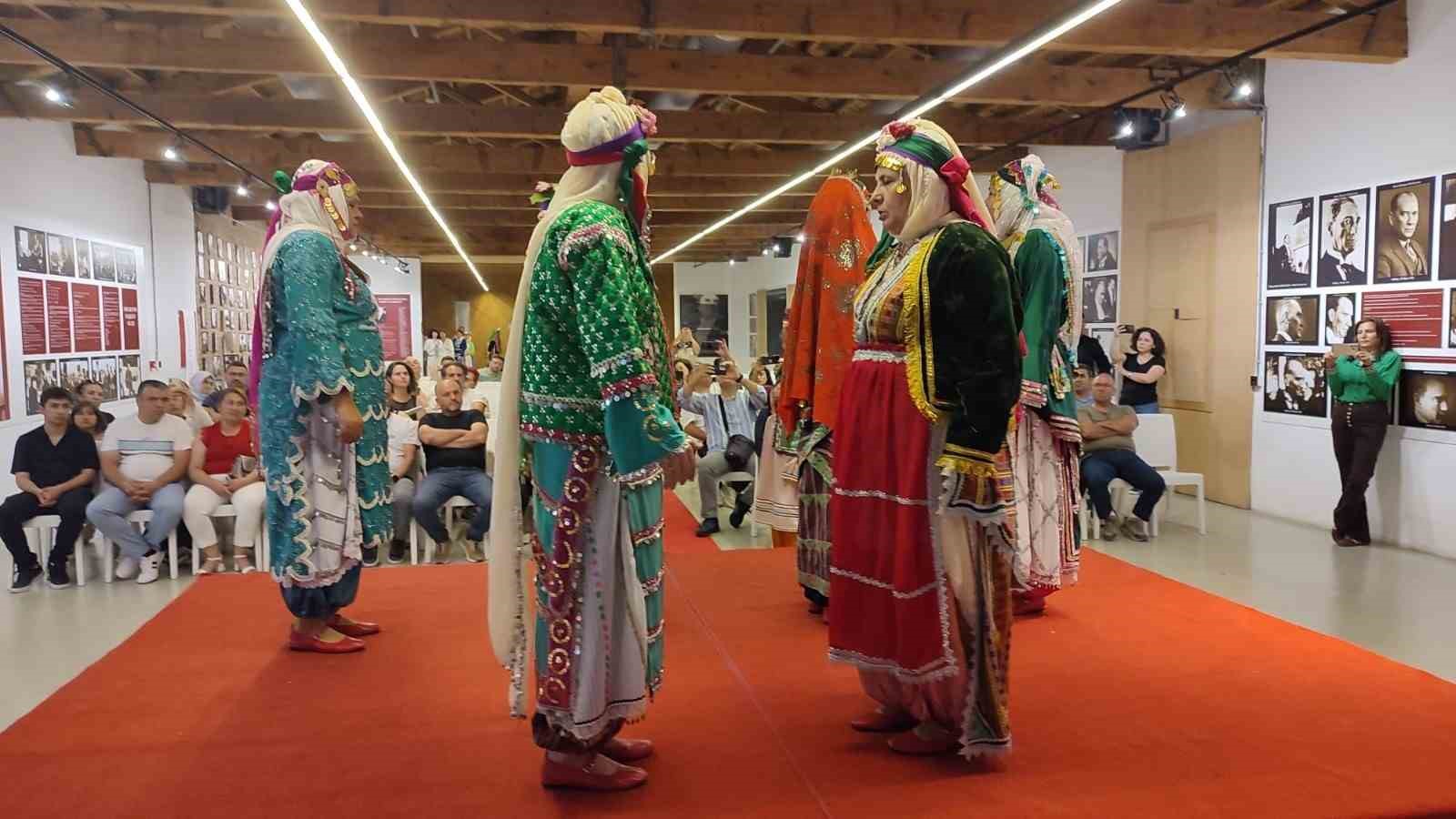denizli-de-sandikta-bekleyen-hazineler-gun-yuzune-cikti