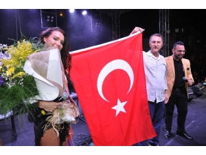 Otilia, Festivale Geldiği Buldan’ı Salladı