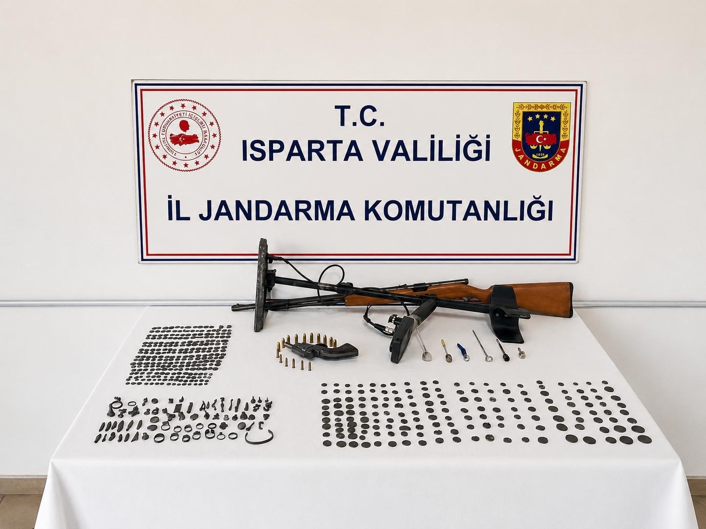 isparta-da-tarihi-eser-kacakciligi-operasyonu-421-sikke-ele-gecirildi