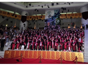 Yök Yürütme Kurul Üyesi Prof. Dr. Şişman Mtf’nin Mezuniyet Heyecanına Ortak Oldu