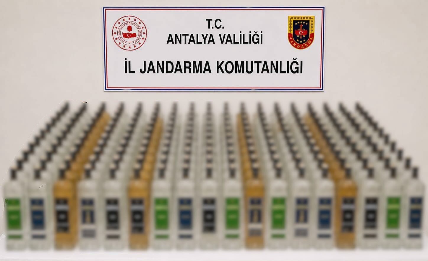 alanya-ve-manavgat-ta-kacak-icki-operasyonu-208-litre-ele-gecirildi