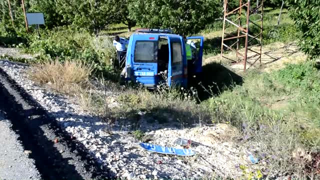 Karaman'da Askeri Araç Şarampole Devrildi: 2 Asker Yaralandı