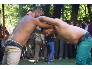 Yeşilyurt’ta Karakucak Güreşleri Coşkusu