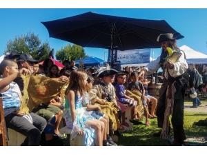 California Sahilini Korsanlar İşgal Etti