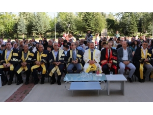 Erü Fen Fakültesinden 71 Öğrenci Mezun Oldu