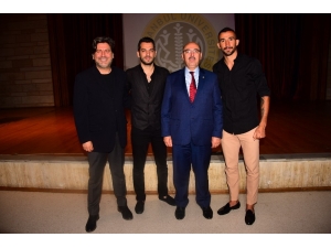 Öğrencilerden Mehmet Topal’a Ödül