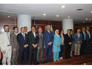 Yeni Dönemin Milletvekilleri Mazbatalarını Aldı