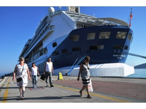 2018 Sezonunun En Büyük Gemisi Kuşadası’na Yanaştı