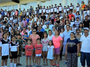 Çeşme’de Yaz Spor Okuluna Görkemli Açılış