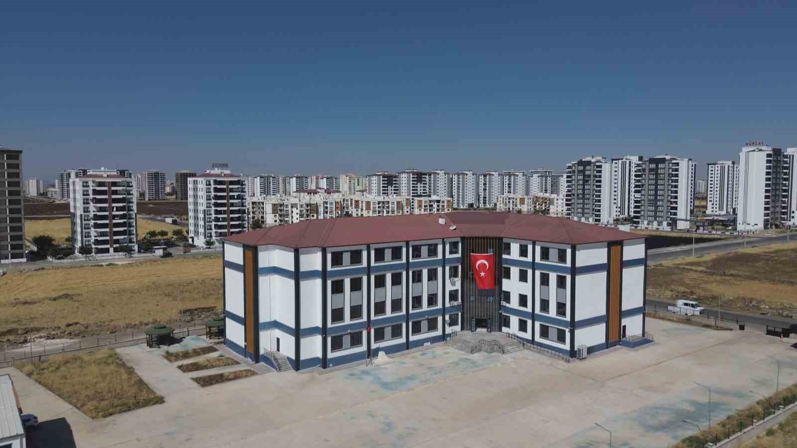 diyarbakir-milli-egitim-muduru-sadoglu-200-okulda-290-milyon-liralik-bakim-onarim-calismasi-yapildi