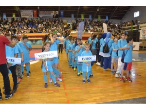 Yaz Okulu Sporcularına Malzeme Dağıtımı Yapıldı