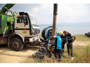 Göle Atık Suların Ulaşmasını Engelleyen Kolektörden 40 Torba Çöp Çıkarıldı