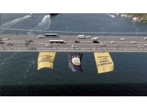 Avrupa Şampiyonu Vakıfbank’ın Bayrağı Köprüde Dalgalanıyor