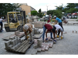 Şuhut Belediyesi Parke Taşı Çalışmalarına Tam Gaz Devam Ediyor