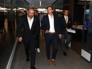 Phillip Cocu: "İyi Bir Takım Oluşturmak Zorundayız"