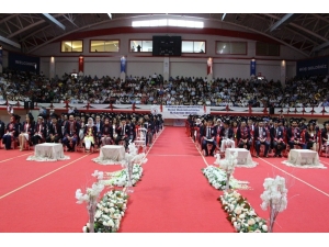 247 Tıp Öğrencisi Doktorluğa Adım Attı