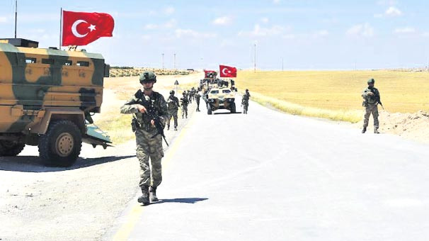 Türk Silahlı Kuvvetleri, Menbiç Sınırına Tank Ve Zırhlı Araç Sevk Etmeye Başladı