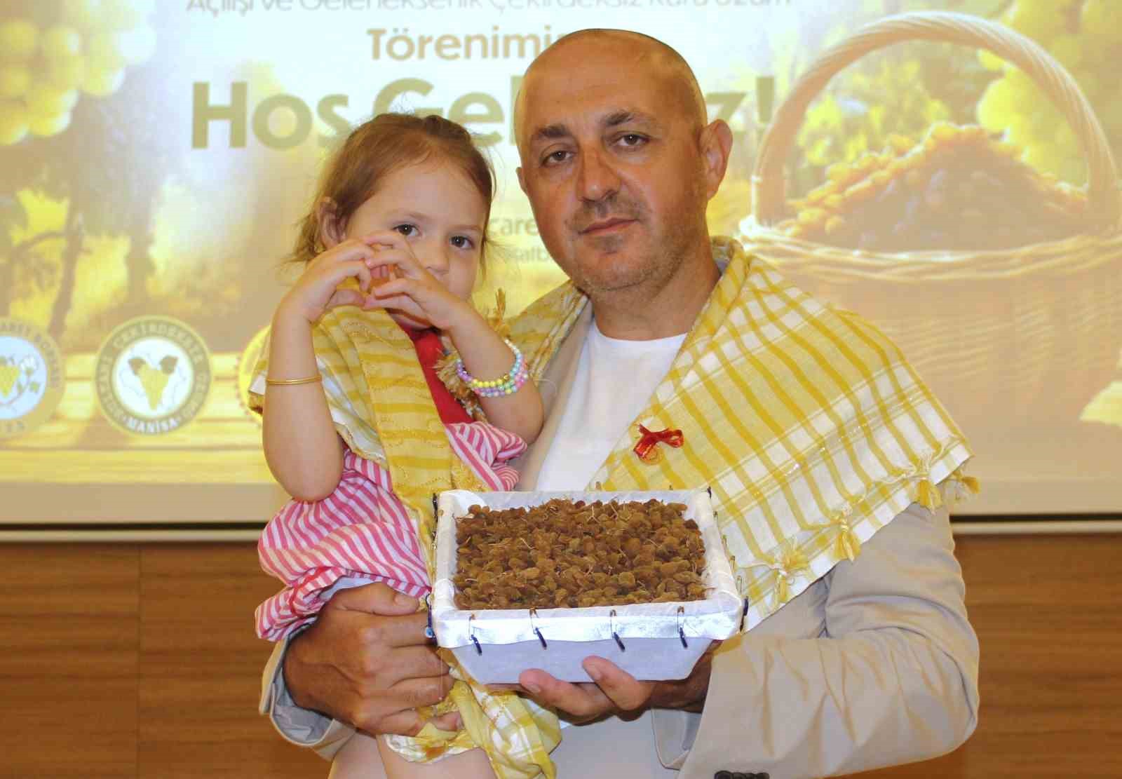 ilk-kuru-uzum-4-bin-tl-den-satildi-uretici-asil-fiyati-bekliyor