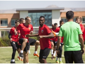 Mensah Kayserispor’da İlk Antrenmanına Çıktı