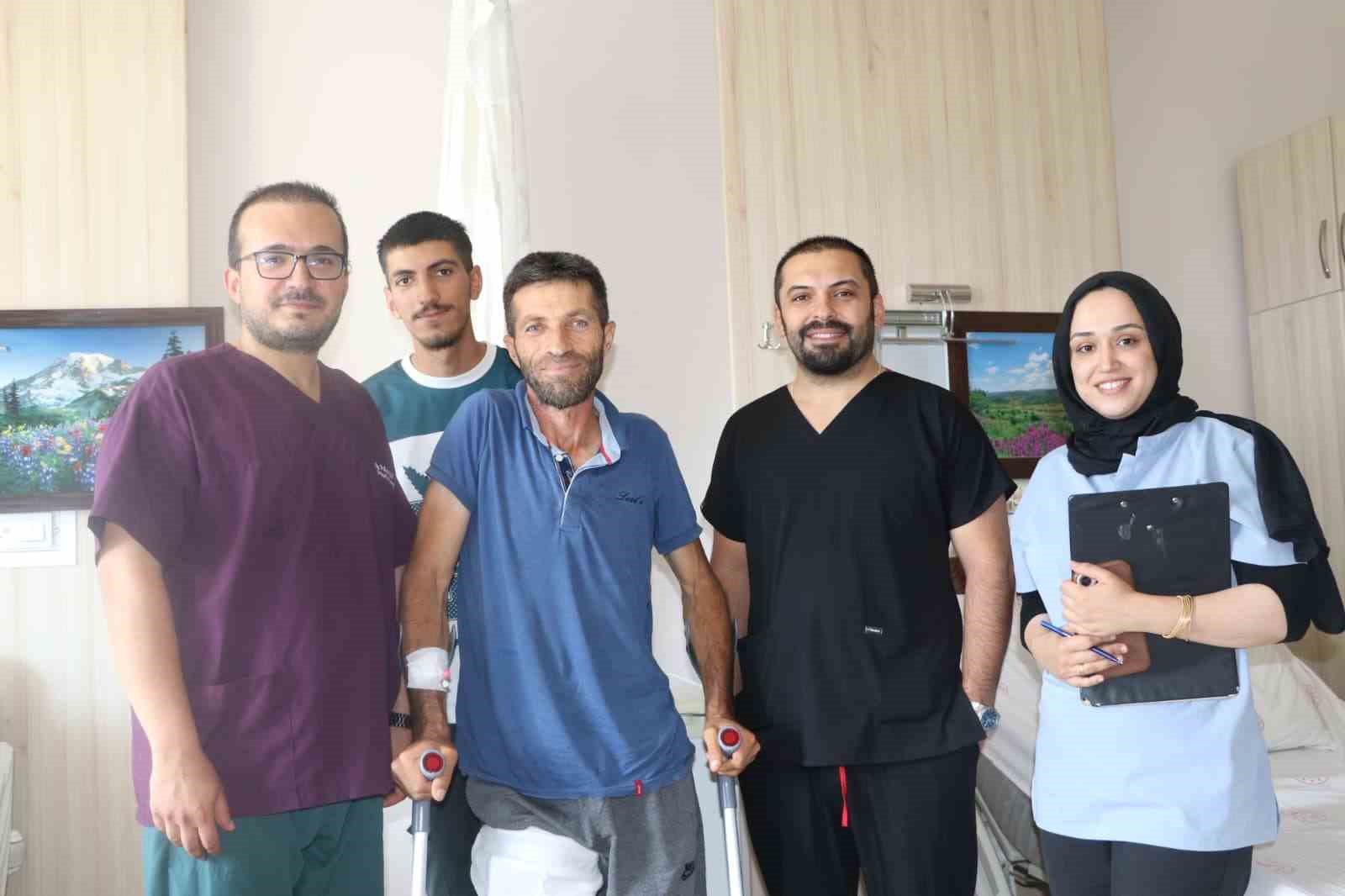 bingol-de-37-yildir-yurumekte-zorlanan-hastaya-10-saatlik-operasyon