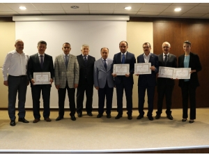 Manisa’da Ak Parti’li Vekiller Mazbatalarını Aldı