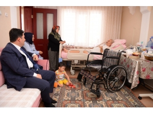 Hasta Vatandaşlara Tekerlekli Sandalye