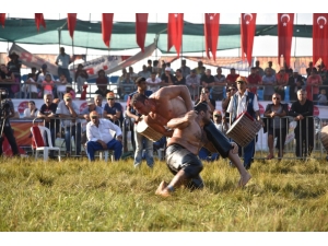 Başkan Yücel’den Güreşlere Davet