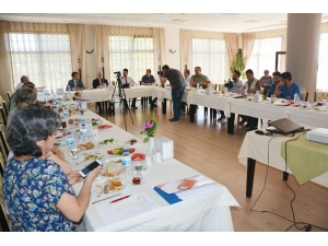 Rektör Savaş; "Biz Araştırmalarımızla, Bilimimizle Ön Plana Çıkmalıyız"