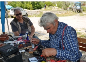 Eski Radyolara Hayat Veriyor