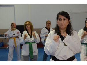 Bu Kadınlara Sataşmak Yürek İster