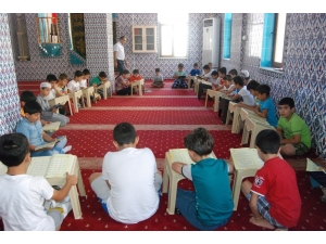 Çocukların Kuran-ı Kerim’i Öğrenme Sevinci