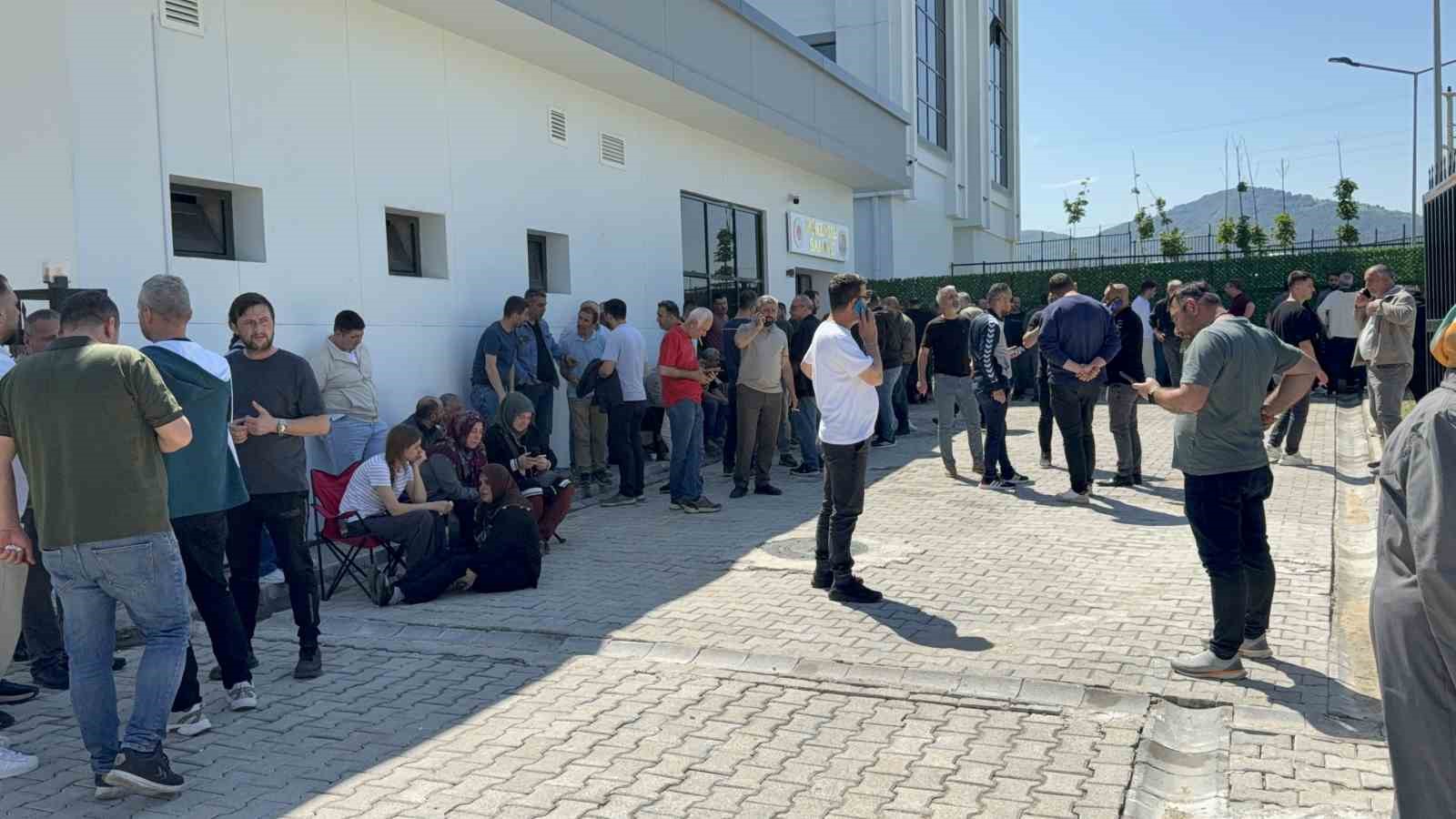 fabrikada-3-kisinin-oldugu-elektrik-faciasinin-detaylari-belli-oldu-su-pompasini-tamir-ederken-can-verdiler