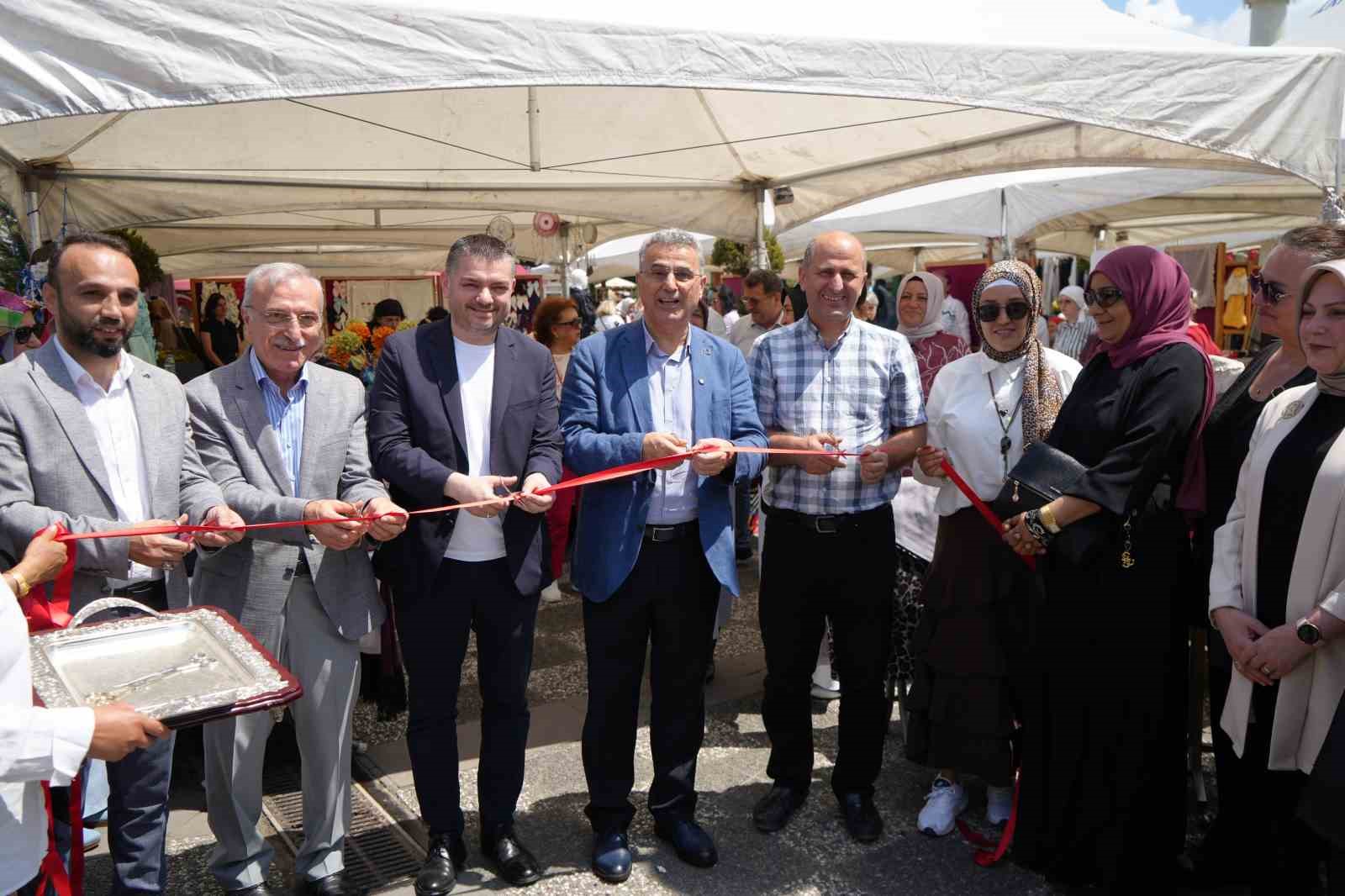 kadinlarin-bir-yillik-emegi-gorucuye-cikti