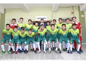 Yeşil Sahada Büyük İlgi Büyük Sevgi