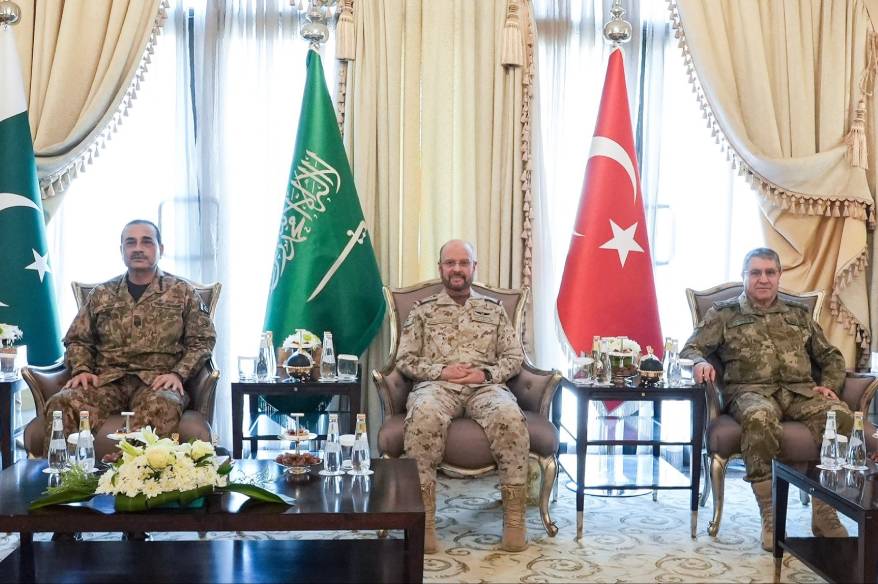 bayraktaroglu-riyad-da-mekke-ortak-savunma-anlasmasi-toplantisina-katildi